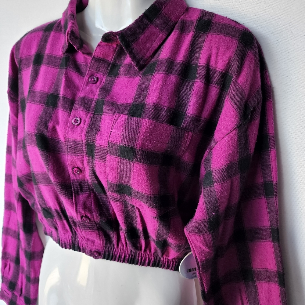 Jolie and Joy flannel purple black button down long sleeve crop top